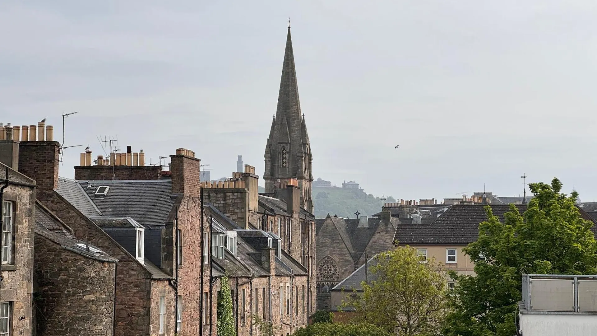 Arthurs Penthouse - Central Edinburgh Leith Walk 2-Storey Apartment - Free Parking & Fast Wifi