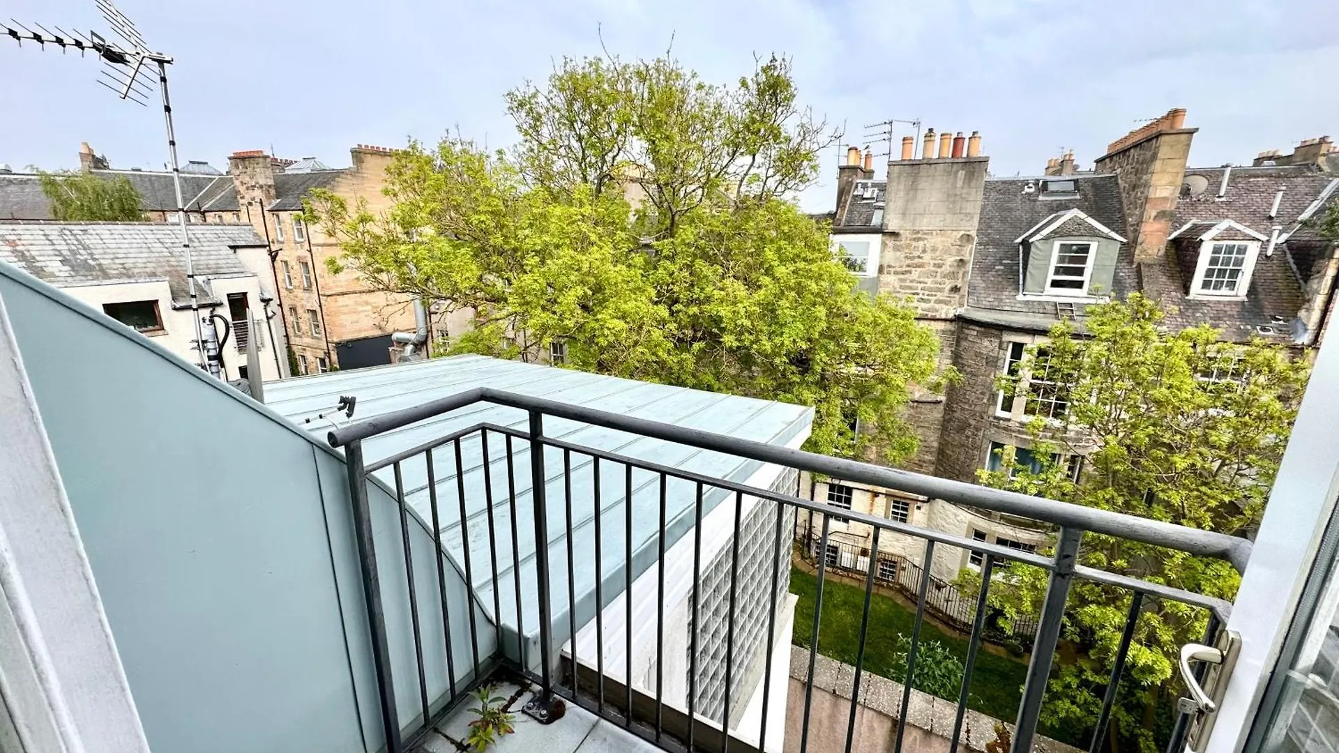 Arthurs Penthouse - Central Edinburgh Leith Walk 2-Storey Apartment - Free Parking & Fast Wifi Regno Unito