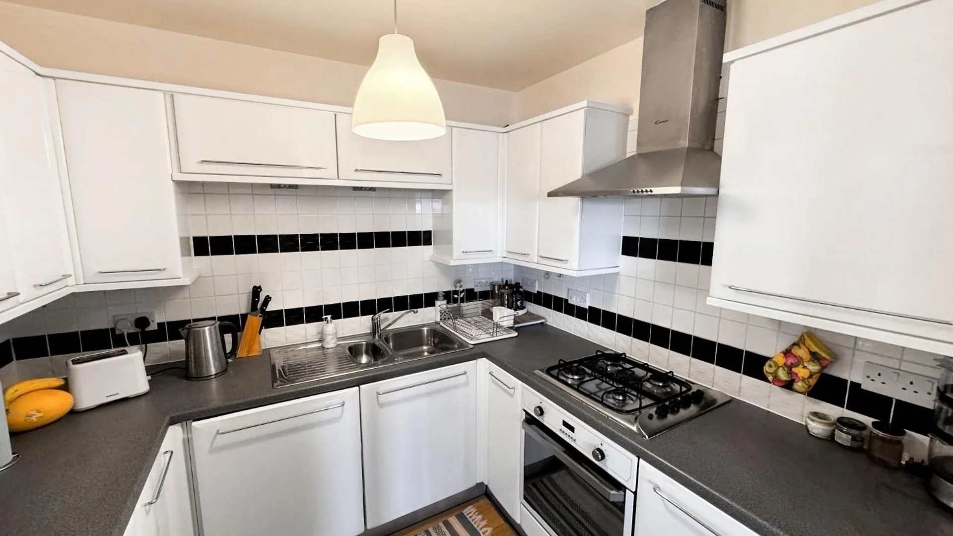 Arthurs Penthouse - Central Edinburgh Leith Walk 2-Storey Apartment - Free Parking & Fast Wifi 0*,