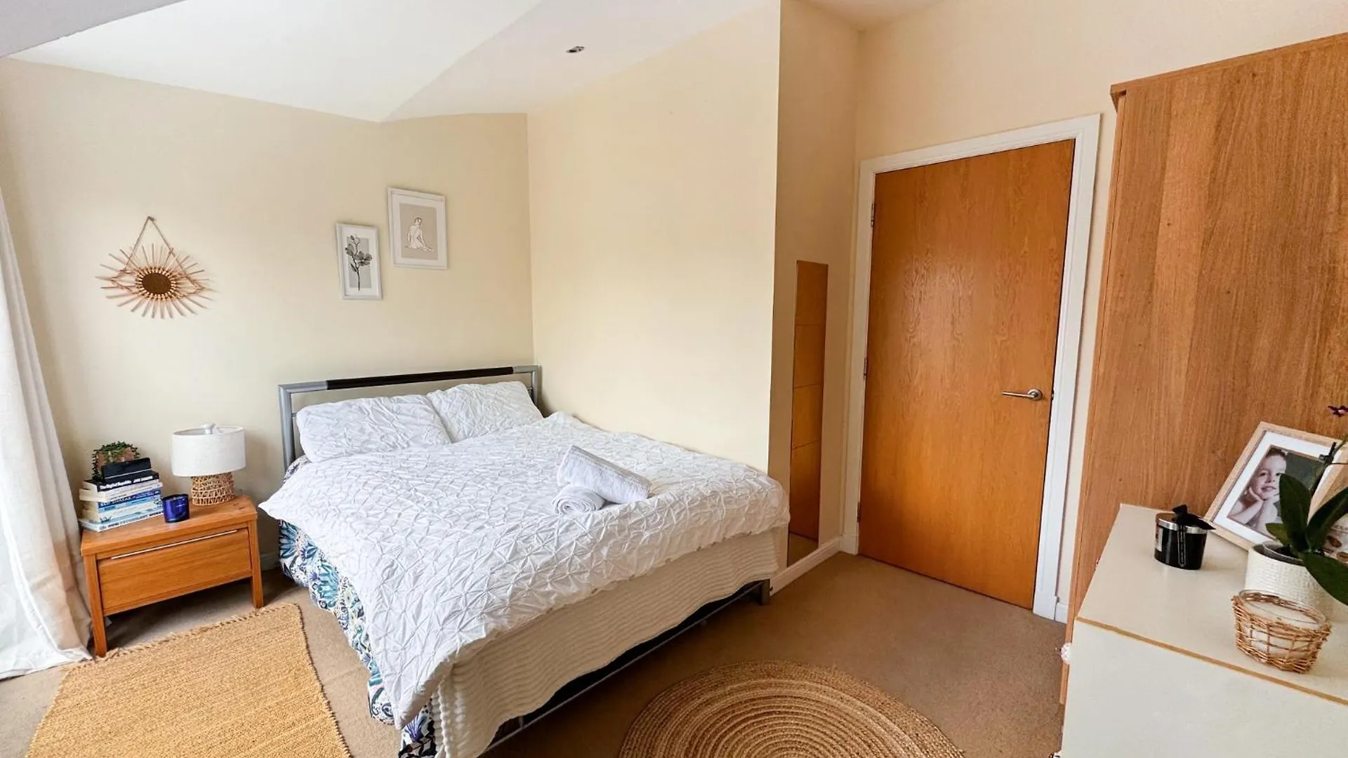 Arthurs Penthouse - Central Edinburgh Leith Walk 2-Storey Apartment - Free Parking & Fast Wifi