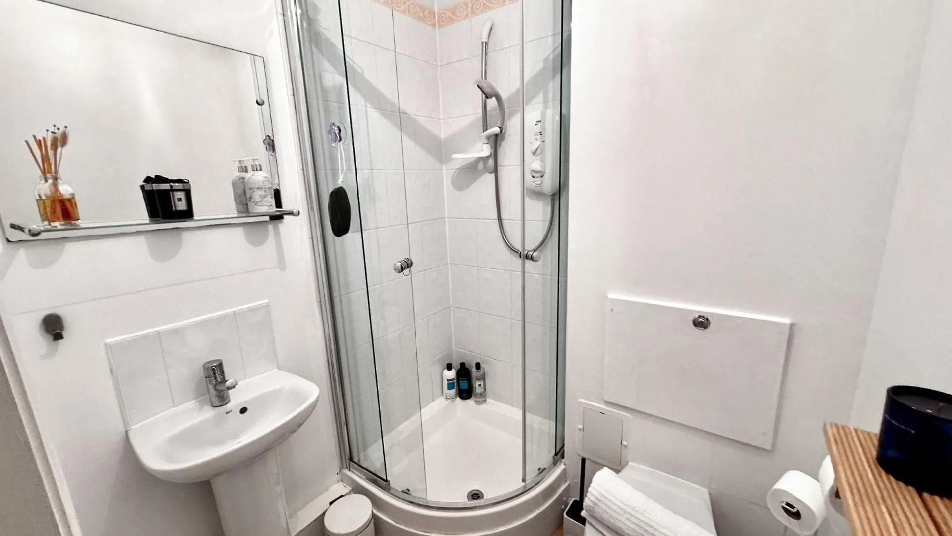 Arthurs Penthouse - Central Edinburgh Leith Walk 2-Storey Apartment - Free Parking & Fast Wifi